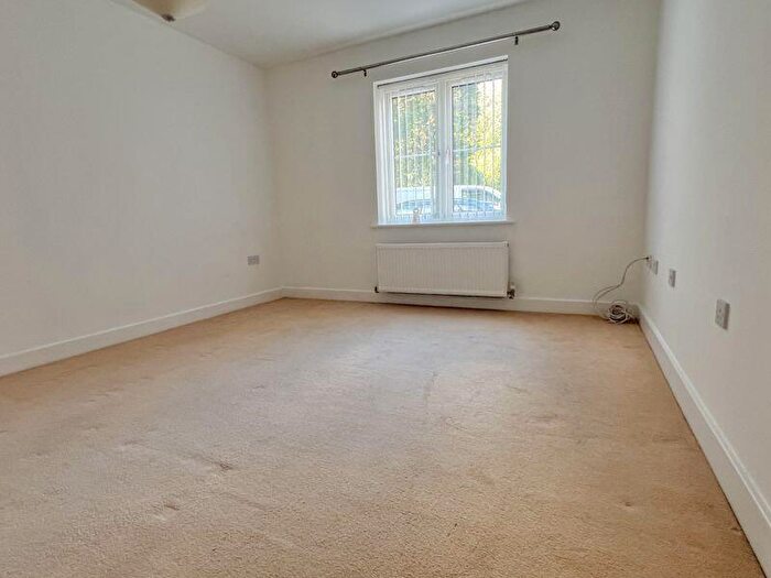 2 Bedroom Flat For Sale In Ground Floor Apartment - Elim Close, Bishops Waltham, SO32