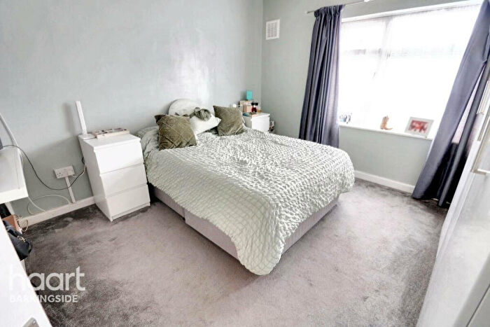 3 Bedroom Terraced House For Sale In New North Road, Hainault, IG6