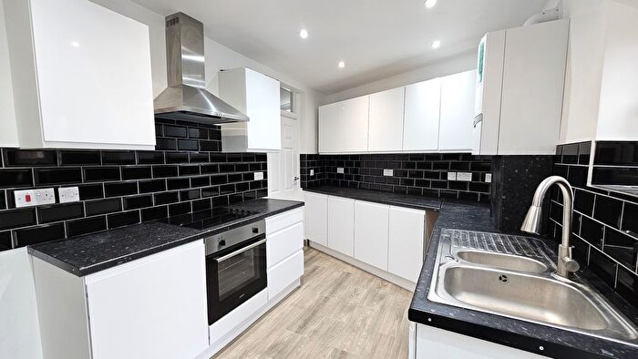 3 Bedroom End Of Terrace House To Rent In Exeter Road, Croydon, CR0