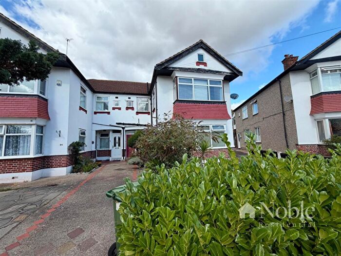 2 Bedroom Maisonette For Sale In Tudor Drive, Gidea Park, RM2