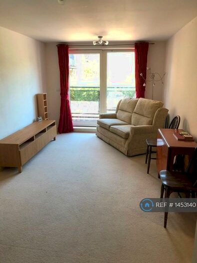 2 Bedroom Flat To Rent In Howlands Court, Crawley, RH10
