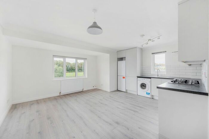 1 Bedroom Flat To Rent In Fishponds Road, London, SW17