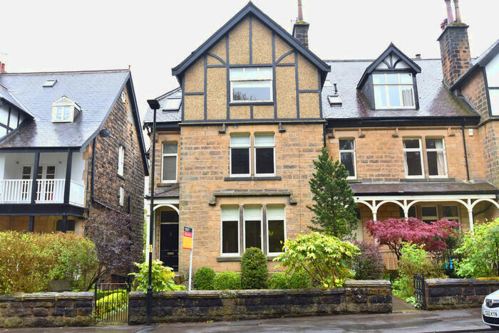 5 Bedroom End Of Terrace House To Rent In Harlow Moor Drive, Harrogate, HG2