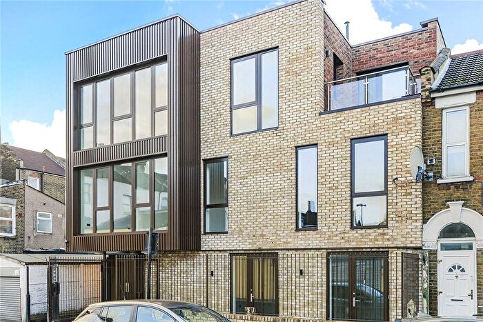 2 Bedroom Flat For Sale In Michigan Avenue, London, E12