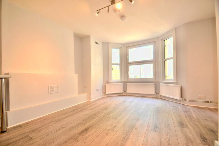 Studio To Rent In Ladbroke Grove, London, W10