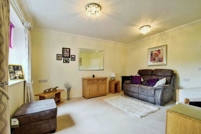 1 Bedroom Apartment For Sale In Hope Road, Sale, Greater Manchester, M33