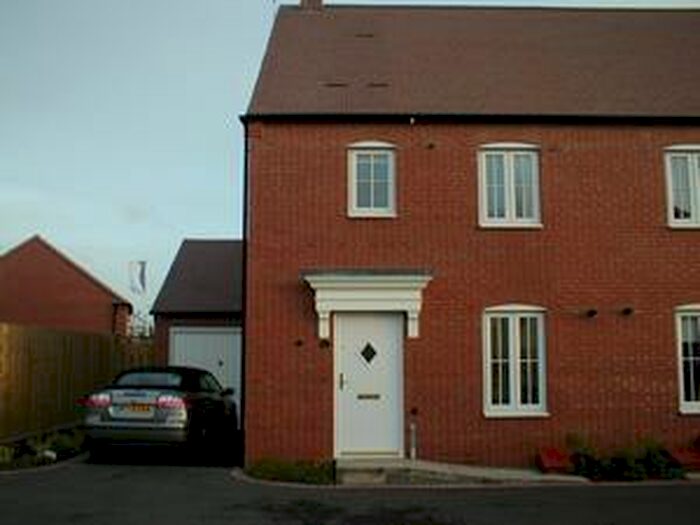3 Bedroom Semi-Detached House To Rent In Chaucer Close, Trinity Mead, Stratford-upon-Avon, CV37
