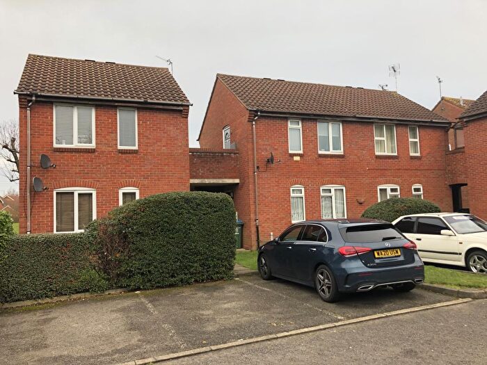 Apartment To Rent In Langstone Court, Aylesbury, HP20