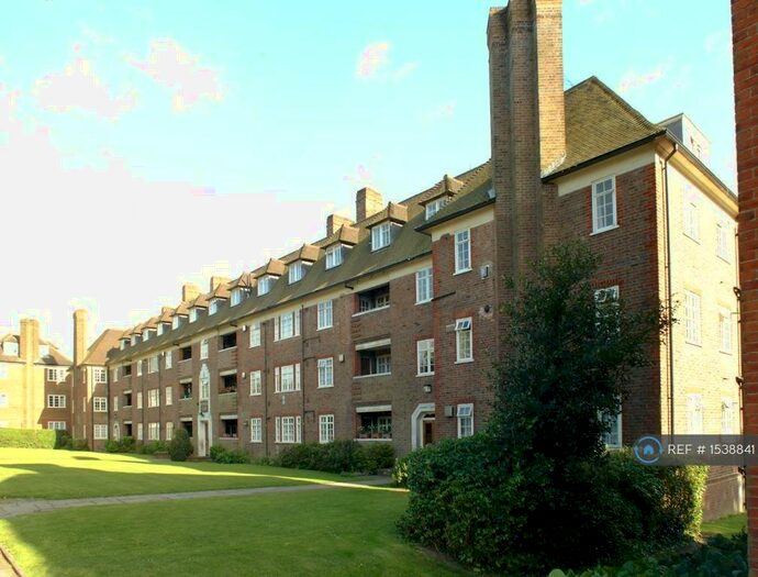 Studio To Rent In Lyttelton Court, London, N2