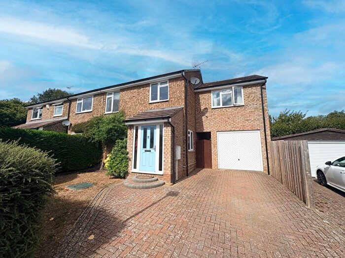 4 Bedroom Semi Detached House To Rent In Dinglederry, Olney, MK46