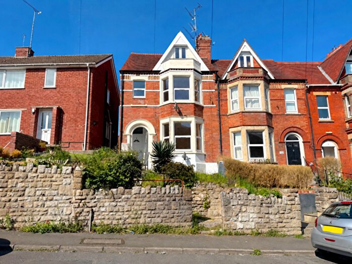 2 Bedroom Flat For Sale In Goldcroft, Yeovil, Somerset, BA21