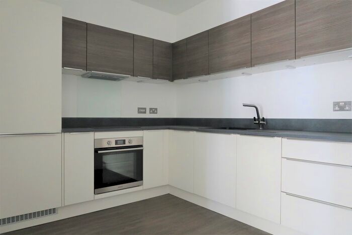 1 Bedroom Flat To Rent In Prestige House, High Street, Egham, TW20