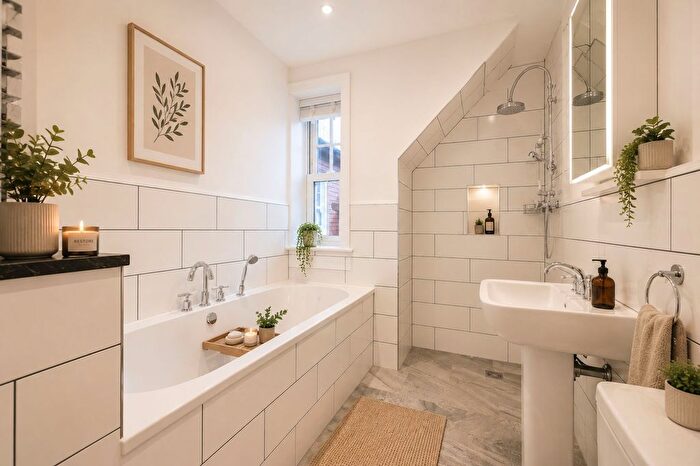 1 Bedroom Flat To Rent In Woodfield Lane, Station House, KT21