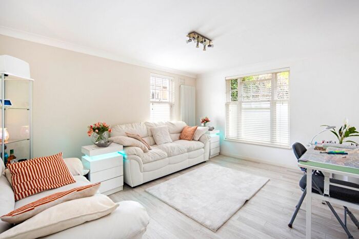 2 Bedroom Flat For Sale In Sutton Square, Urswick Road, London, E9