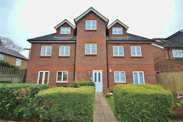 2 Bedroom Flat To Rent In Warren Road, Ashford, Surrey TW15