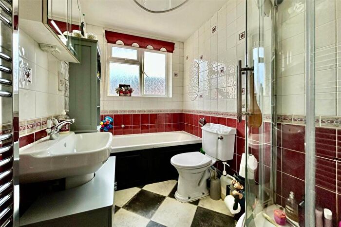 4 Bedroom Detached House For Sale In Coleford Bridge Road, Mytchett, Camberley, Surrey, GU16