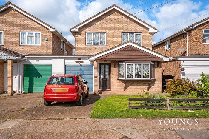 4 Bedroom Detached House For Sale In Church Parade, Canvey Island, SS8