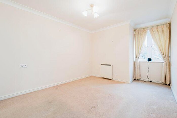 2 Bedroom Retirement Property For Sale In Myddleton Court, Hornchurch, RM11