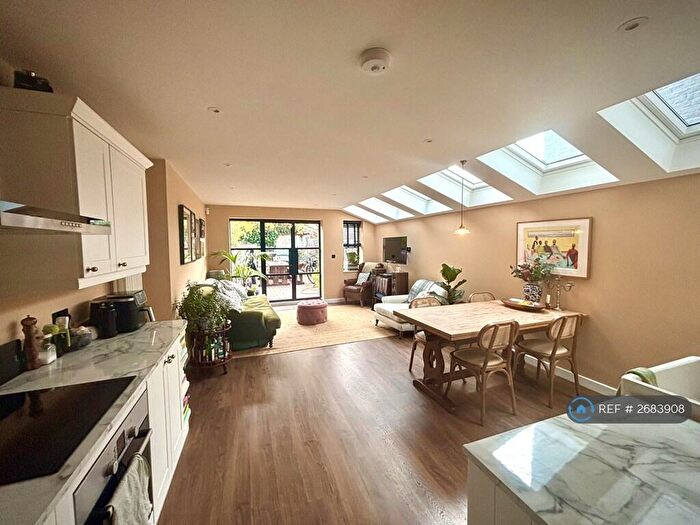 2 Bedroom Flat To Rent In Chesterfield Gardens, London, N4