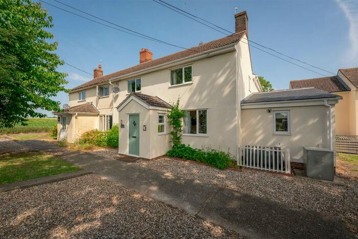 4 Bedroom Semi-Detached House For Sale In Coronation Glebe, Ringshall, Stowmarket, IP14