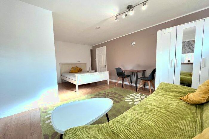 Studio To Rent In Ottawa Gardens, Dagenham, RM10