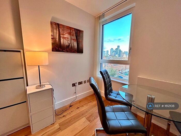 1 Bedroom Flat To Rent In Harbourside Court, London, SE8