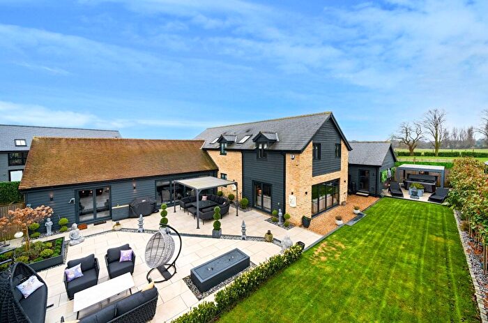 4 Bedroom Detached House For Sale In Top Farm Barns, Wyboston, Bedford, MK44