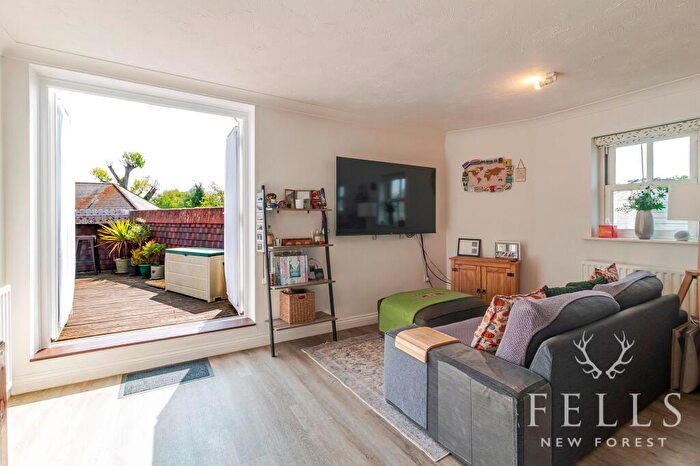 2 Bedroom Flat For Sale In Riverside Place, Fordingbridge, SP6