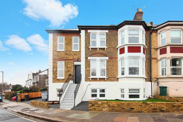 2 Bedroom Flat To Rent In Sunningfields Crescent, London, NW4