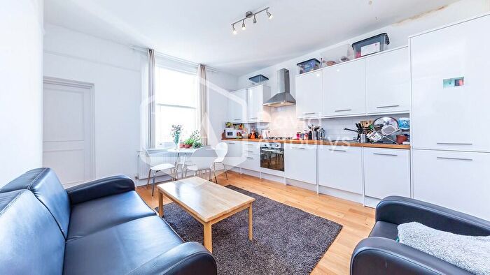 3 Bedroom Flat To Rent In Junction Road, Archway, London, N19