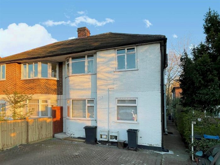 2 Bedroom Maisonette To Rent In Windsor Avenue, London, SW19