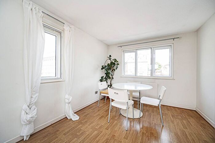 2 Bedroom Flat To Rent In Bow Road, Bow, London, E3