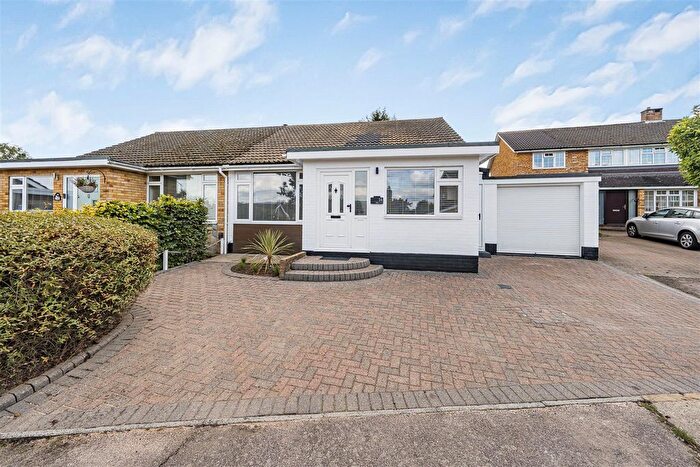 3 Bedroom Semi Detached Bungalow For Sale In Dell Rise, Park Street, St. Albans, AL2
