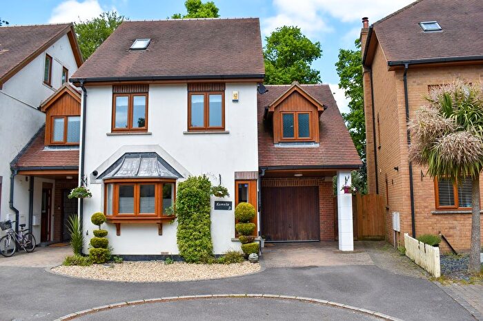 4 Bedroom Detached House For Sale In The Ostlers, Hordle, Lymington, SO41