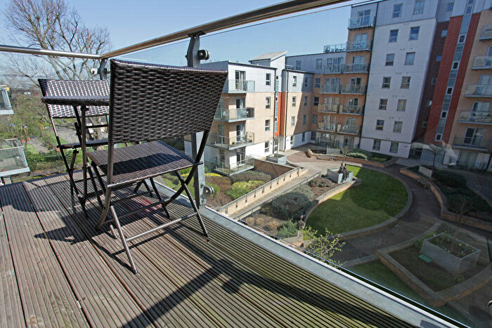 2 Bedroom Apartment To Rent In Queen Mary Avenue, South Woodford, E18