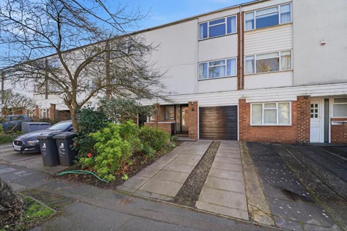 3 Bedroom Town House For Sale In Castlebar Park, W5