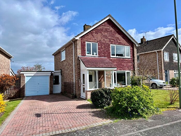 3 Bedroom Detached House For Sale In Tormead, Hythe, SO45