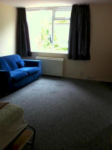 Studio To Rent In Gatewick Close, Slough, Berkshire, SL1
