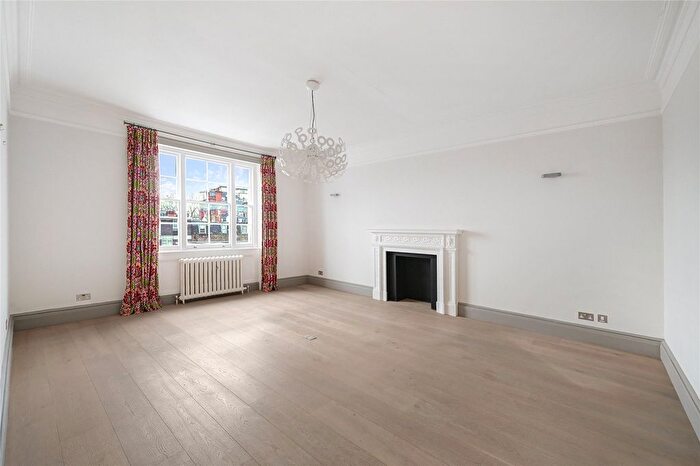 4 Bedroom Flat To Rent In Queen's Gate, South Kensington, London, SW7