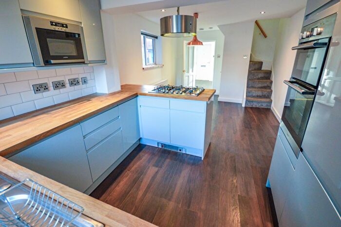 2 Bedroom Cottage To Rent In Stockport Road, Timperley, Altrincham, WA15