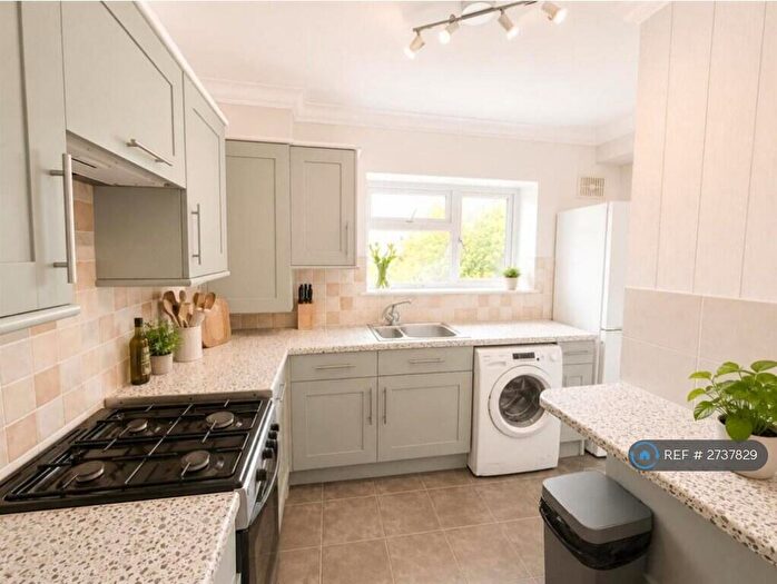 2 Bedroom Flat To Rent In Elwyn Gardens, London, SE12