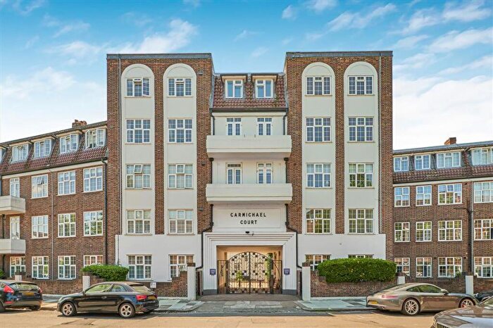 3 Bedroom Flat For Sale In Carmichael Court, Barnes, SW13