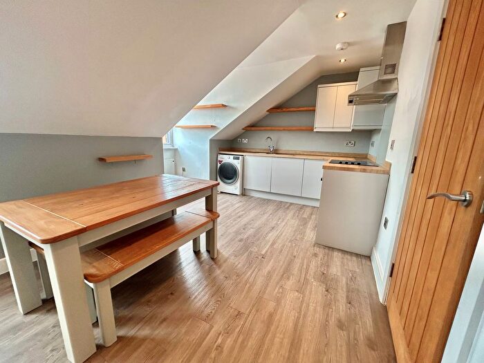 2 Bedroom Flat To Rent In Carlton Road, Nottingham, NG3