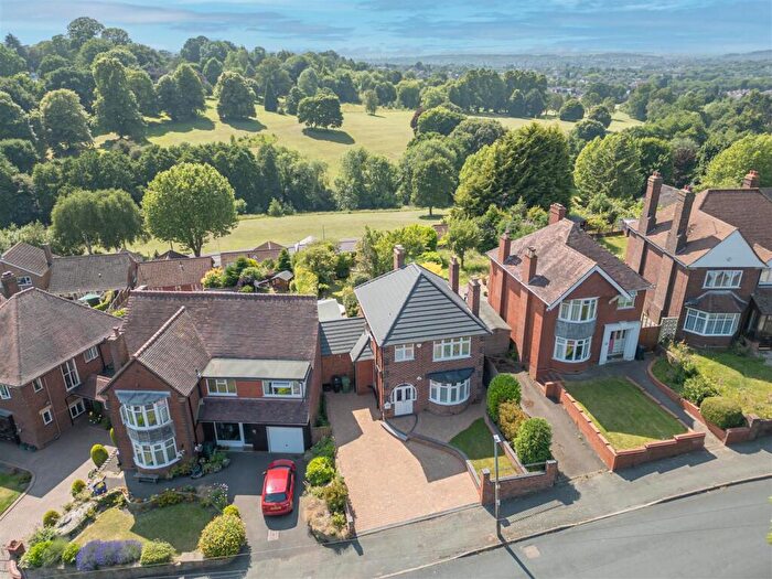 3 Bedroom Detached House For Sale In Perrins Lane, Stourbridge, DY9