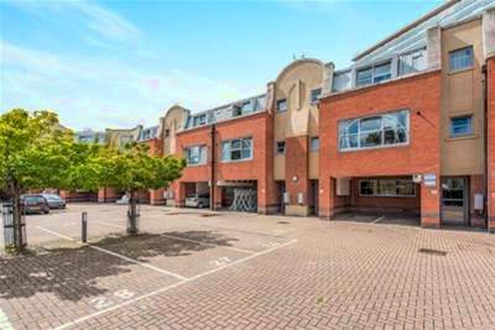 1 Bedroom Flat To Rent In Sundial Court, Surbiton, KT5