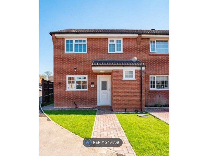 3 Bedroom End Of Terrace House To Rent In Diana Close, Slough, SL3