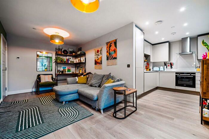 2 Bedroom Apartment For Sale In The Colonnade, Maidenhead, SL6
