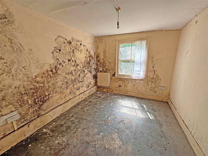 2 Bedroom Flat For Sale In Ethnard Road, Southwark, SE15