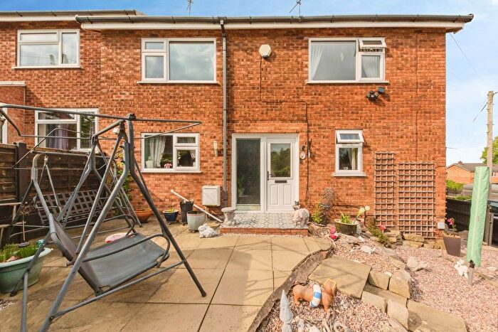 3 Bedroom End Of Terrace House For Sale In Ivymeade Close, Macclesfield, Cheshire, SK11