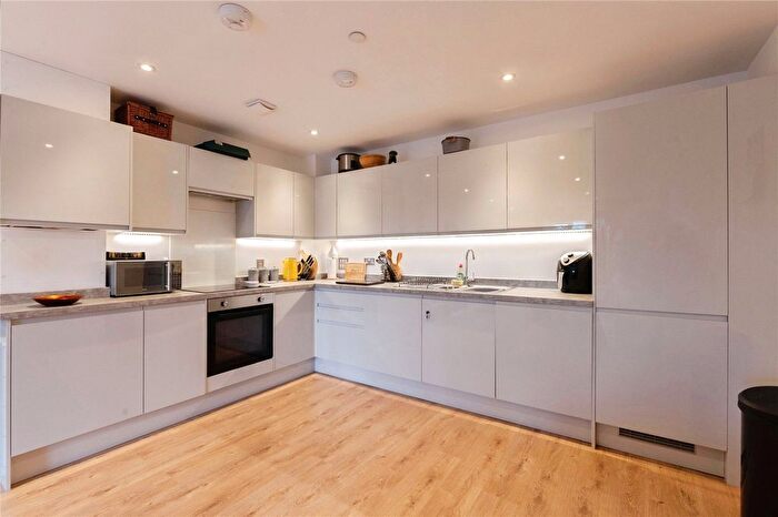 1 Bedroom Flat For Sale In Goldington Crescent, Billericay, Essex, CM12